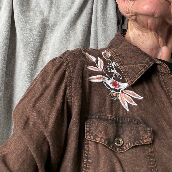 Brown Embroidered Button-Up Shirt western boho - Picture 8 of 9